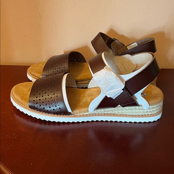 BOBs Memory Foam Vegan Sandals from Skechers - Picture 4 of 8